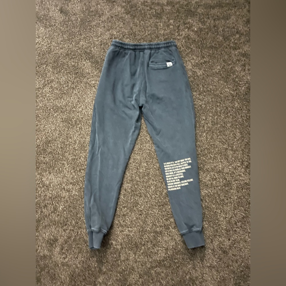 young La joggers